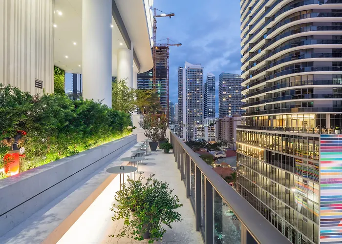 City Escapes Suites At Sls Lux Brickell Building